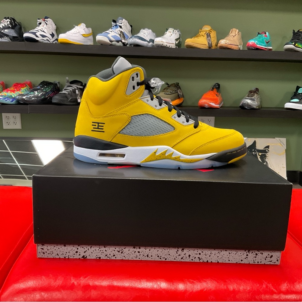 AIR JORDAN 5 RETRO TOYKO SZ 11 BRAND NEW